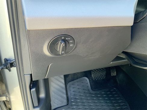 Used 2022 Volkswagen Taos SE w/ IQ.Drive SE Package image 18