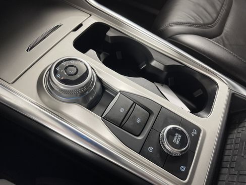 Used 2024 Ford Explorer Platinum w/ Technology Package image 28