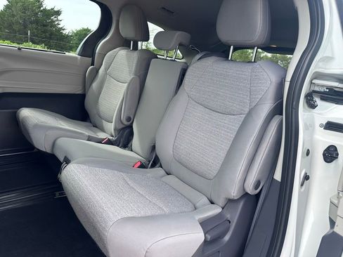 Used 2021 Toyota Sienna LE FWD image 21