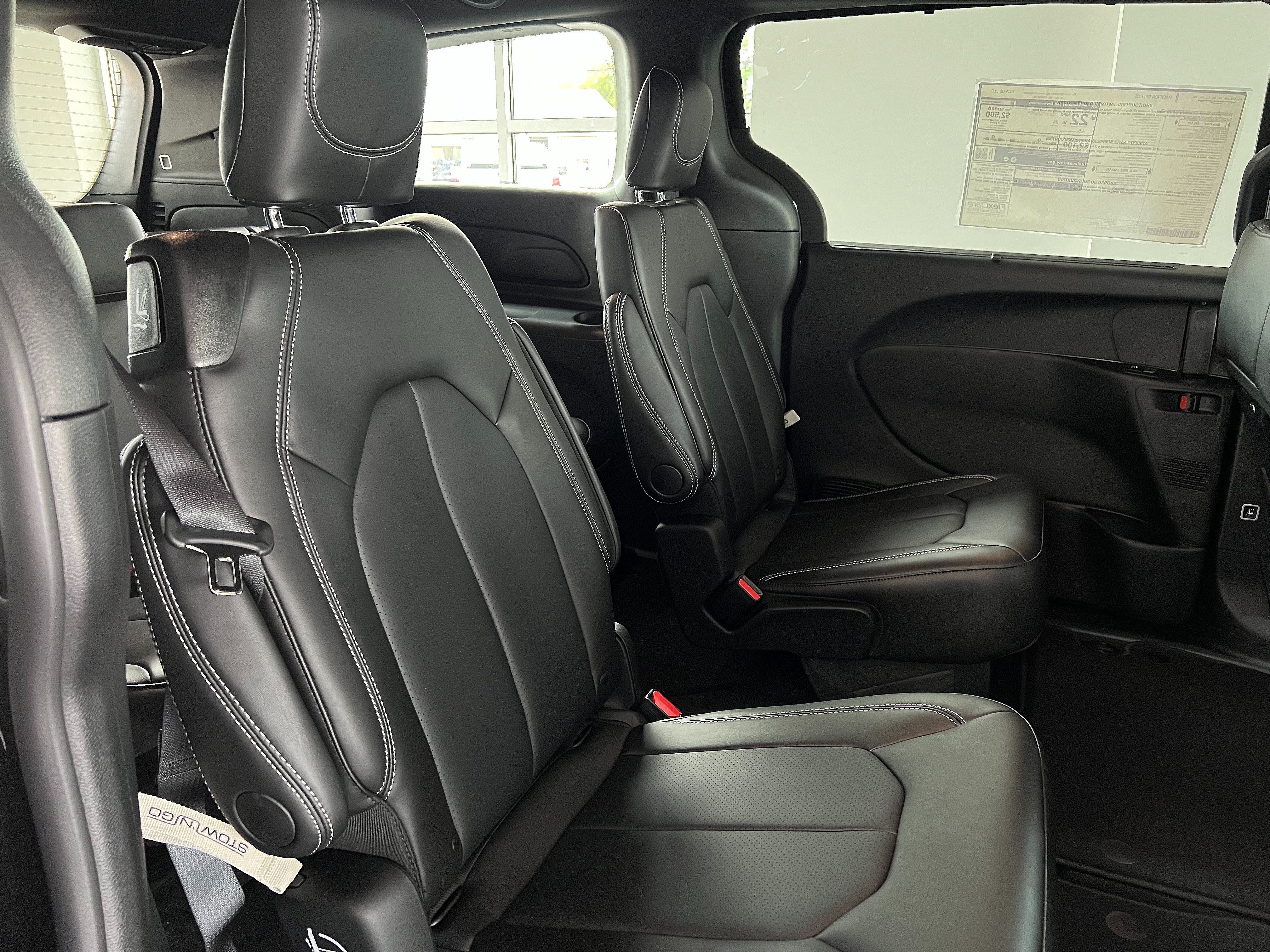 New 2027 Chrysler Pacifica Select FWD image 24