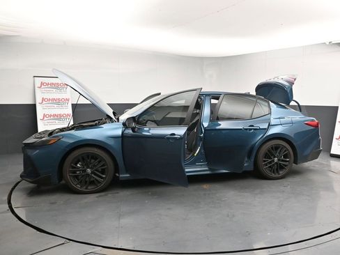 Used 2025 Toyota Camry SE w/ Convenience Package image 28