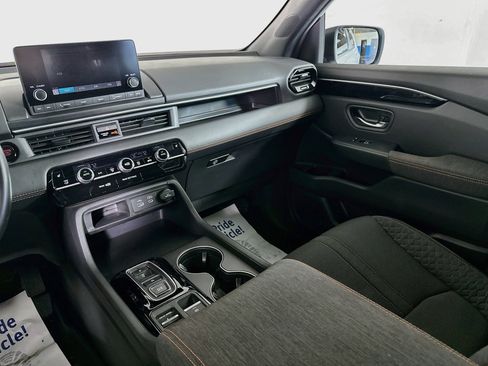 Used 2025 Honda Pilot Sport image 21