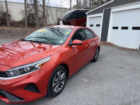 Used 2023 Kia Forte LXS w/ LXS Technology Package FWD image 3