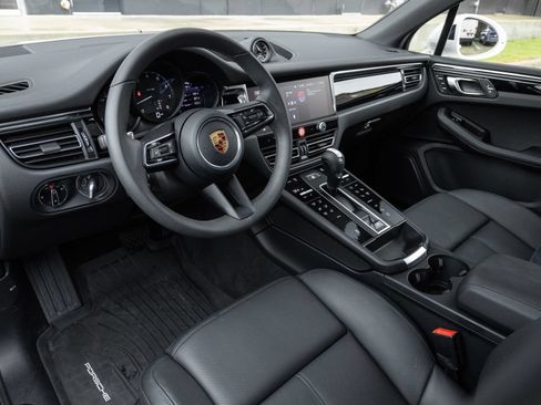 Certified 2026 Porsche Macan AWD/4WD image 4