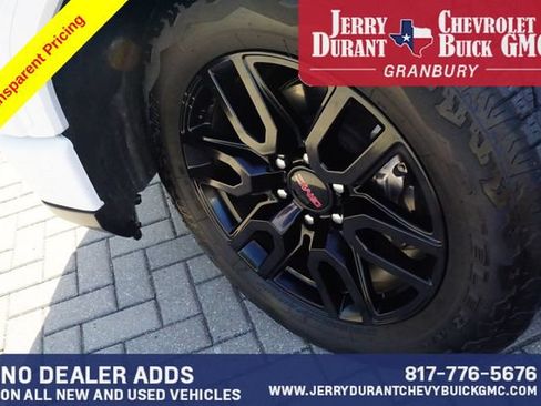 Used 2024 GMC Sierra 1500 Elevation w/ LPO, Elevation Black Package AWD/4WD image 9