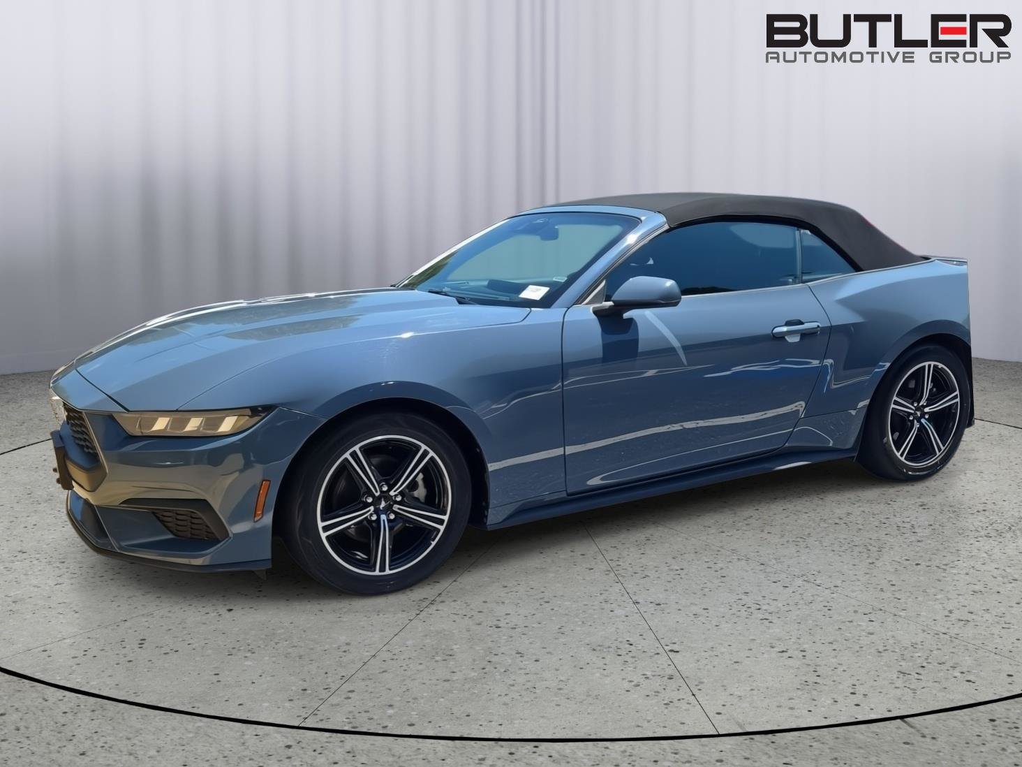 Used 2025 Ford Mustang Premium RWD image 1