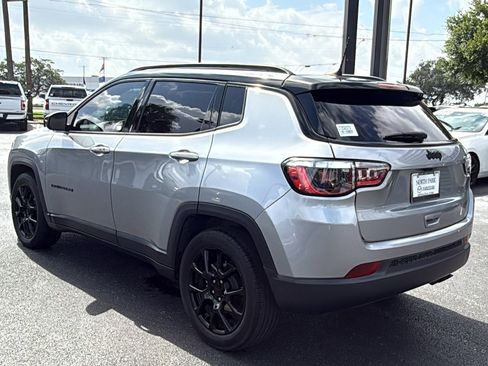 Used 2022 Jeep Compass Latitude FWD image 6