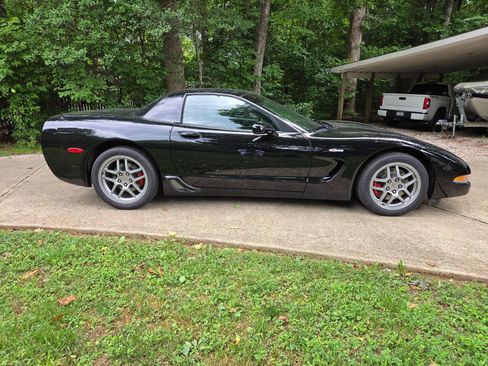 Used 2004 Chevrolet Corvette Z06 w/ Memory Package RWD image 3