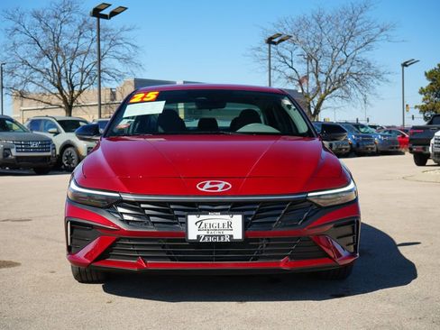 Certified 2025 Hyundai Elantra SEL image 2