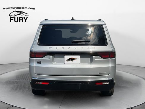 Used 2024 Jeep Wagoneer L Series III w/ Premium Group I AWD/4WD image 4