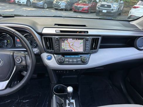 Used 2018 Toyota RAV4 Limited image 16