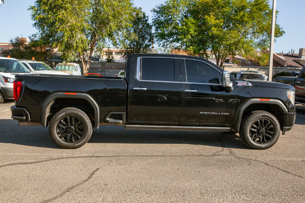 Used 2023 GMC Sierra 2500 Denali w/ Denali Black Diamond Edition AWD/4WD image 3