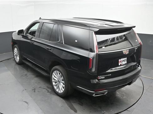 Used 2024 Cadillac Escalade Luxury AWD/4WD image 38