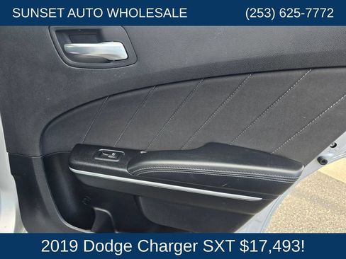 Used 2019 Dodge Charger SXT RWD image 21