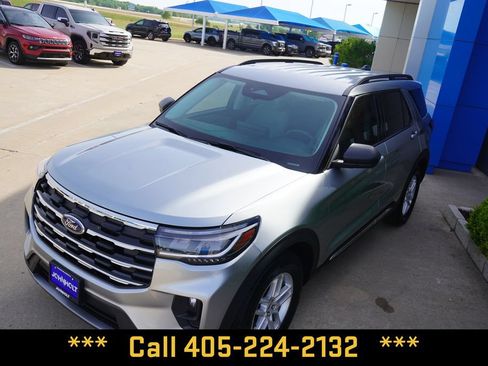 Used 2025 Ford Explorer Active w/ Active Comfort Package RWD image 11