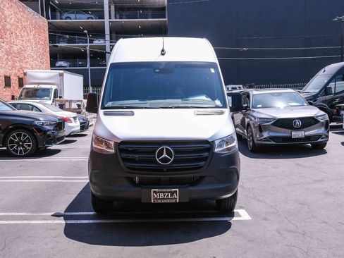 Used 2024 Mercedes-Benz Sprinter 2500 image 2