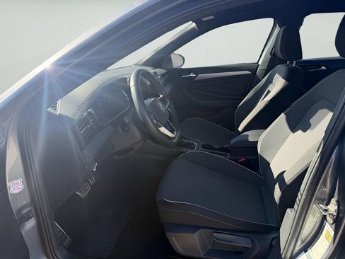Used 2025 Volkswagen Jetta Sport image 11