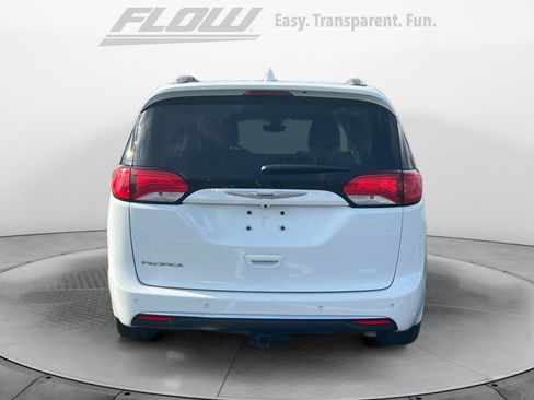 Used 2018 Chrysler Pacifica Touring-L FWD image 8