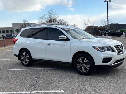 Used 2020 Nissan Pathfinder SV FWD image 10