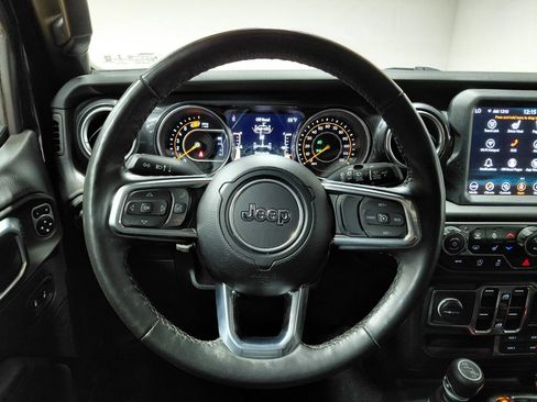 Used 2023 Jeep Wrangler Unlimited Sahara AWD/4WD image 28