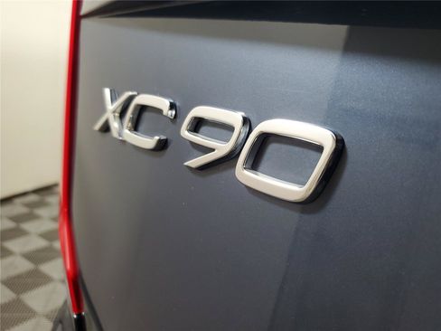 Certified 2025 Volvo XC90 B6 Plus AWD/4WD image 8