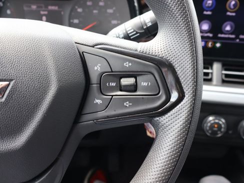 Used 2024 Chevrolet Trax LS w/ LS Convenience Package FWD image 8