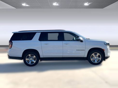Used 2022 Chevrolet Suburban RST w/ Sport Performance Package image 8