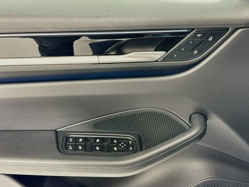 Certified 2025 Porsche Macan Electric RWD image 11