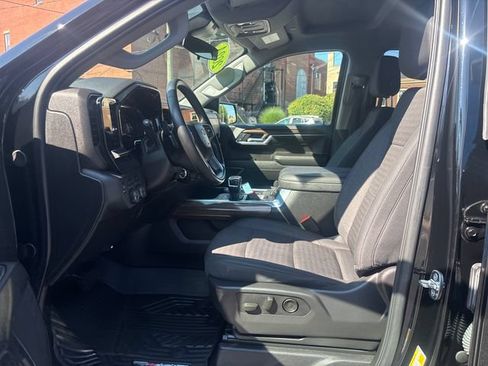 Used 2024 Chevrolet Silverado 1500 LT AWD/4WD image 11