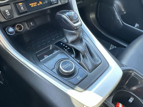 Used 2022 Toyota RAV4 XLE Premium image 28