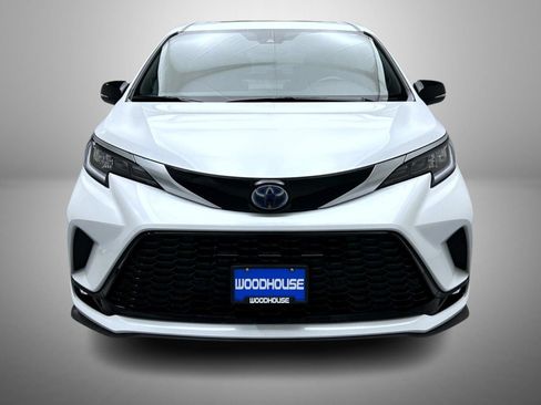 Used 2023 Toyota Sienna XSE AWD/4WD image 2