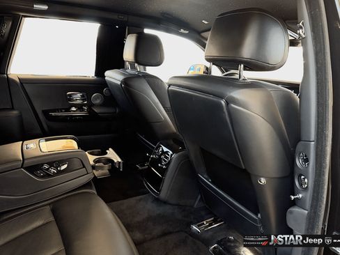 Used 2022 Rolls-Royce Phantom Sedan RWD image 37