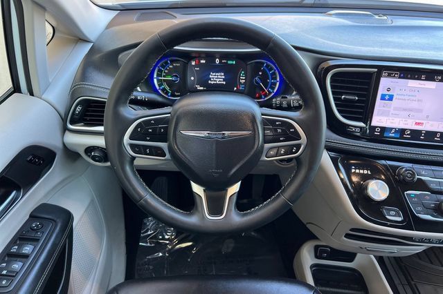 Used 2024 Chrysler Pacifica Limited FWD image 15