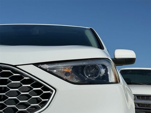 Used 2024 Ford Edge SEL image 3