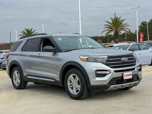 Used 2024 Ford Explorer XLT w/ Equipment Group 202A RWD image 6