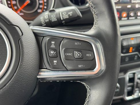 Used 2020 Jeep Wrangler Unlimited Sahara image 17