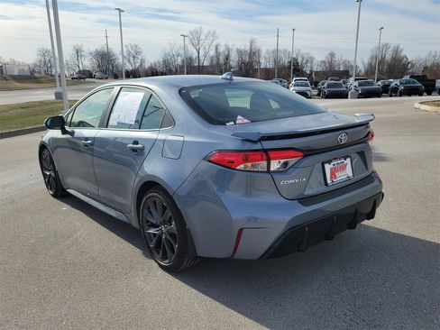 Used 2025 Toyota Corolla SE image 3