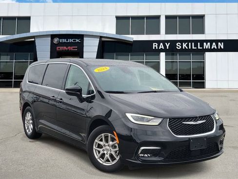 Used 2024 Chrysler Pacifica Touring-L FWD image 1