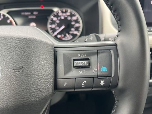 Used 2025 Nissan Rogue SV image 18