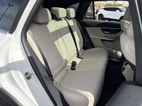 Used 2025 Mercedes-Benz GLC 350e 4MATIC image 15