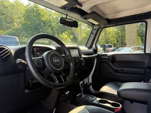 Used 2015 Jeep Wrangler Unlimited Sahara AWD/4WD image 10