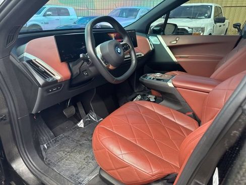 Used 2022 BMW iX xDrive50 w/ Sport Package AWD/4WD image 22