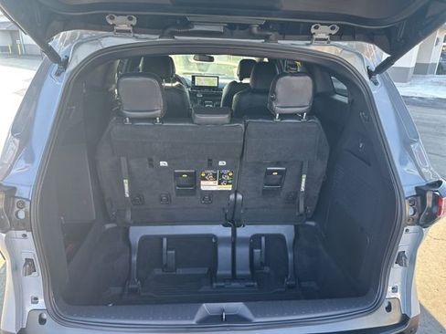 Used 2025 Toyota Sienna XLE Woodland Edition AWD/4WD image 17