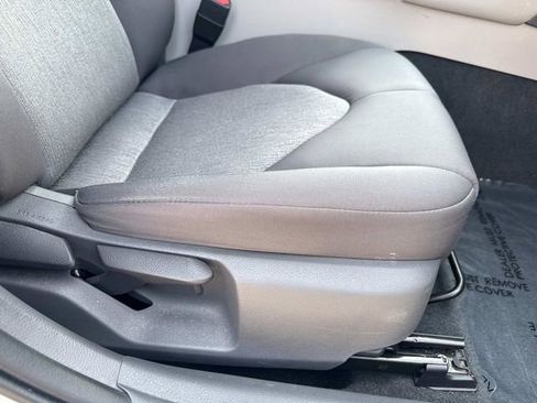 Used 2018 Toyota Camry LE FWD image 18