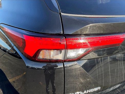 Used 2022 Mitsubishi Outlander SE image 26