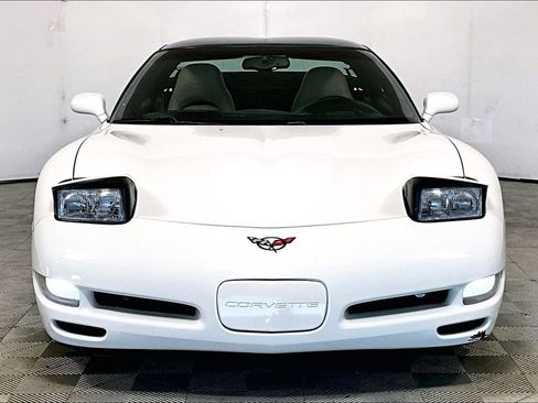 Used 2002 Chevrolet Corvette Coupe w/ Preferred Equipment Group2 image 3