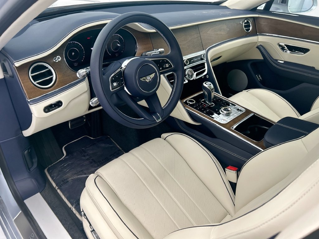 Used 2026 Bentley Flying Spur V8 AWD/4WD image 9