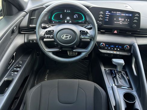 Certified 2025 Hyundai Elantra Sport FWD image 14