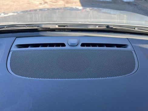 Certified 2025 Volvo XC40 B5 Plus image 40