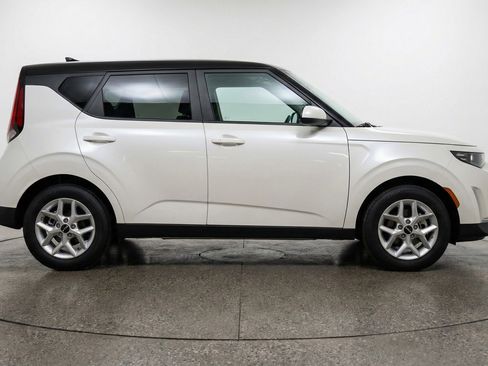 Used 2025 Kia Soul LX w/ LX Technology Package image 11